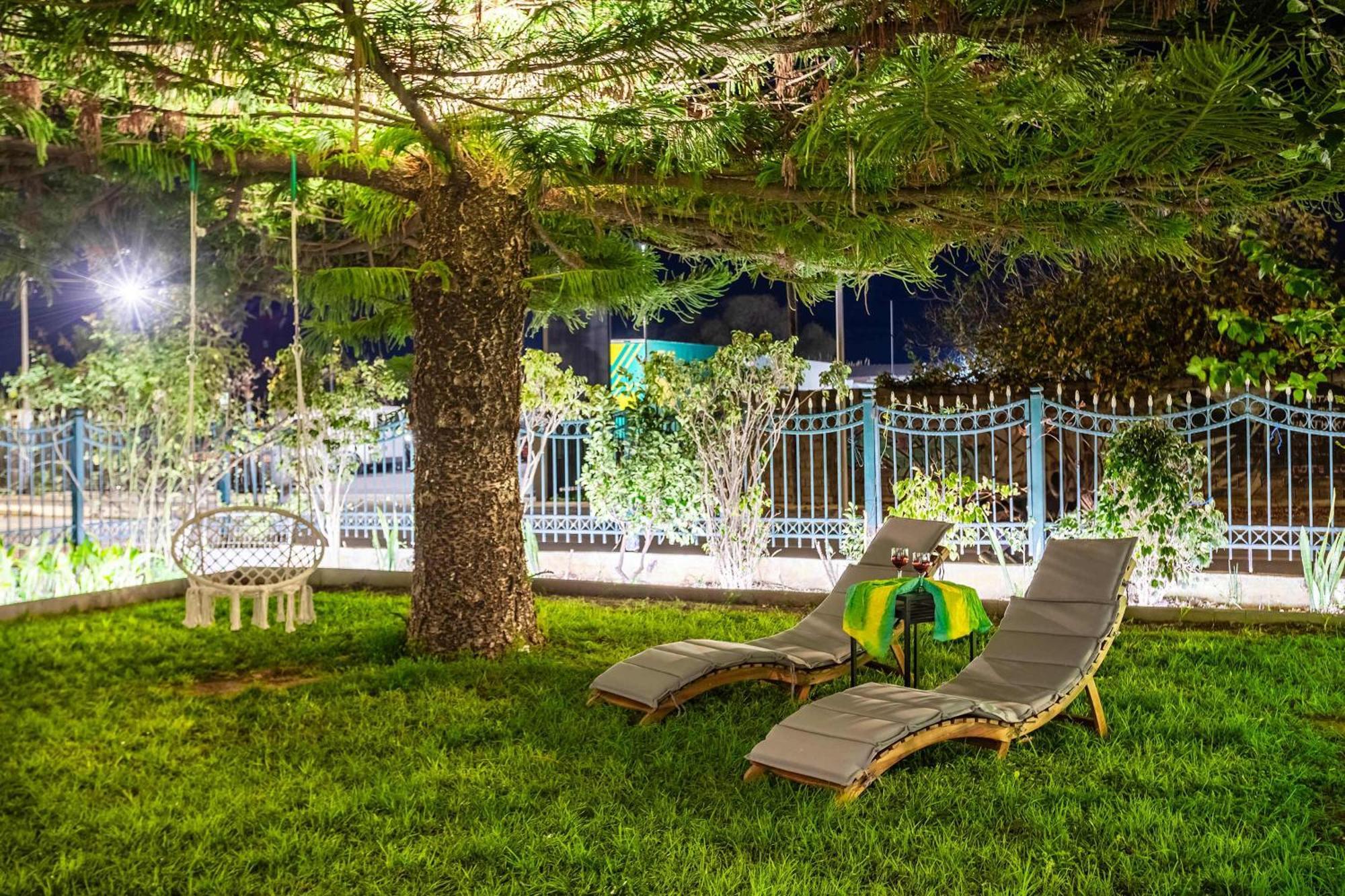 Garden Haven - Escape Amidst Greenery