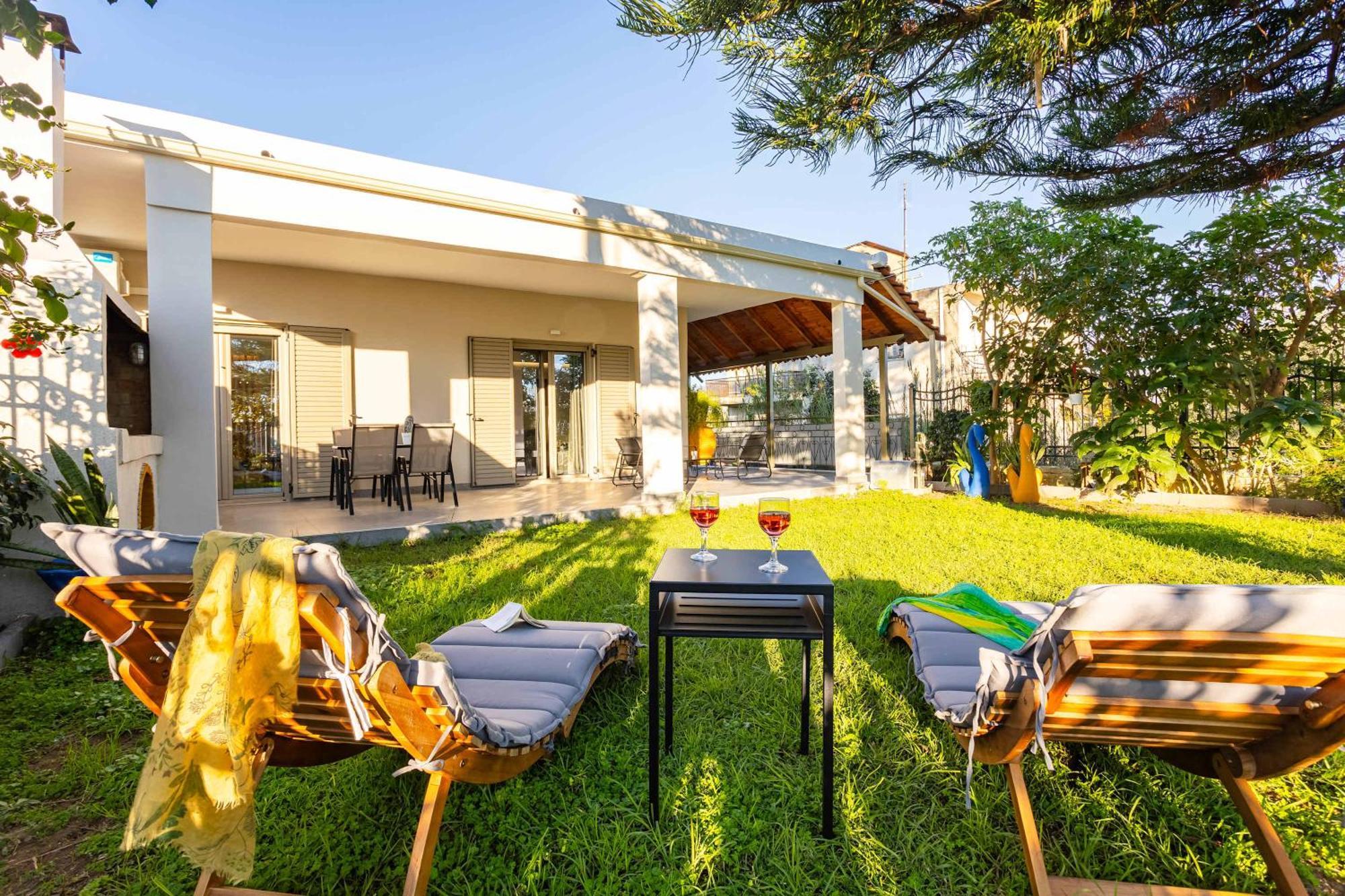 Garden Haven - Escape Amidst Greenery *